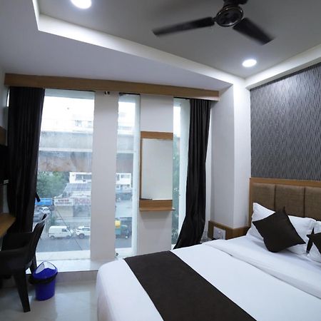 Hotel Surya Villa Ahmedabad Esterno foto