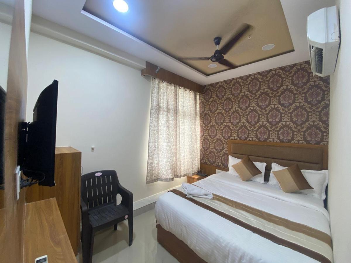 Hotel Surya Villa Ahmedabad Esterno foto