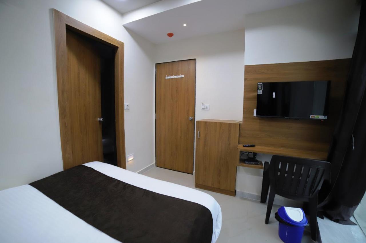 Hotel Surya Villa Ahmedabad Esterno foto