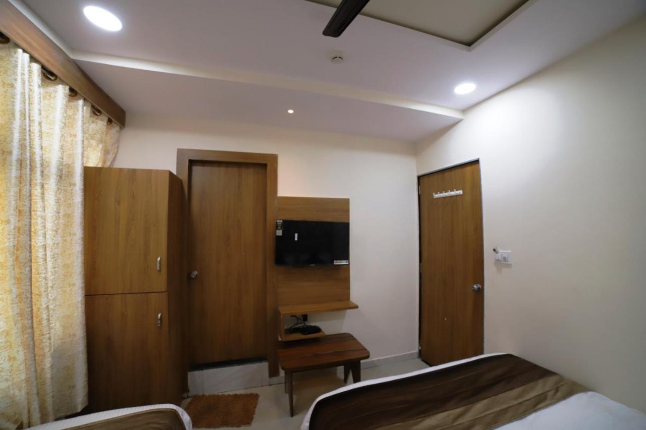 Hotel Surya Villa Ahmedabad Esterno foto