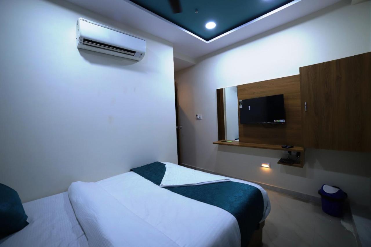 Hotel Surya Villa Ahmedabad Esterno foto