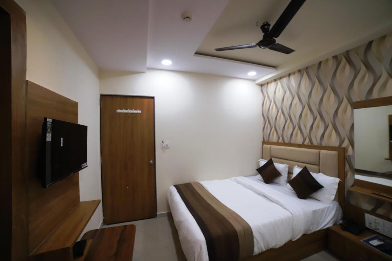 Hotel Surya Villa Ahmedabad Esterno foto
