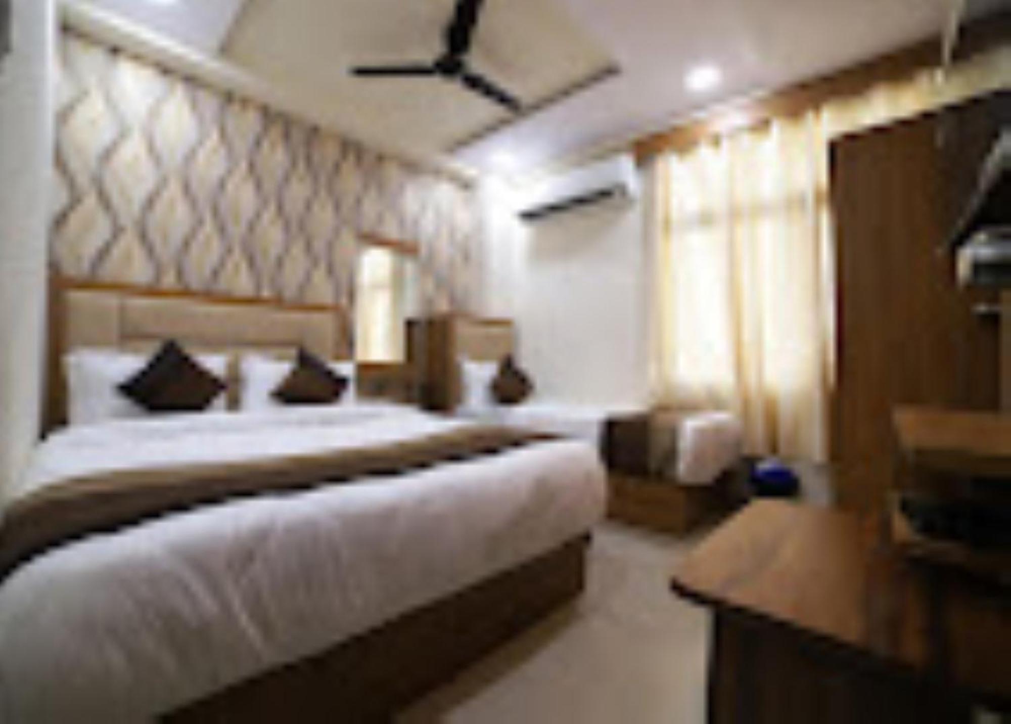 Hotel Surya Villa Ahmedabad Esterno foto