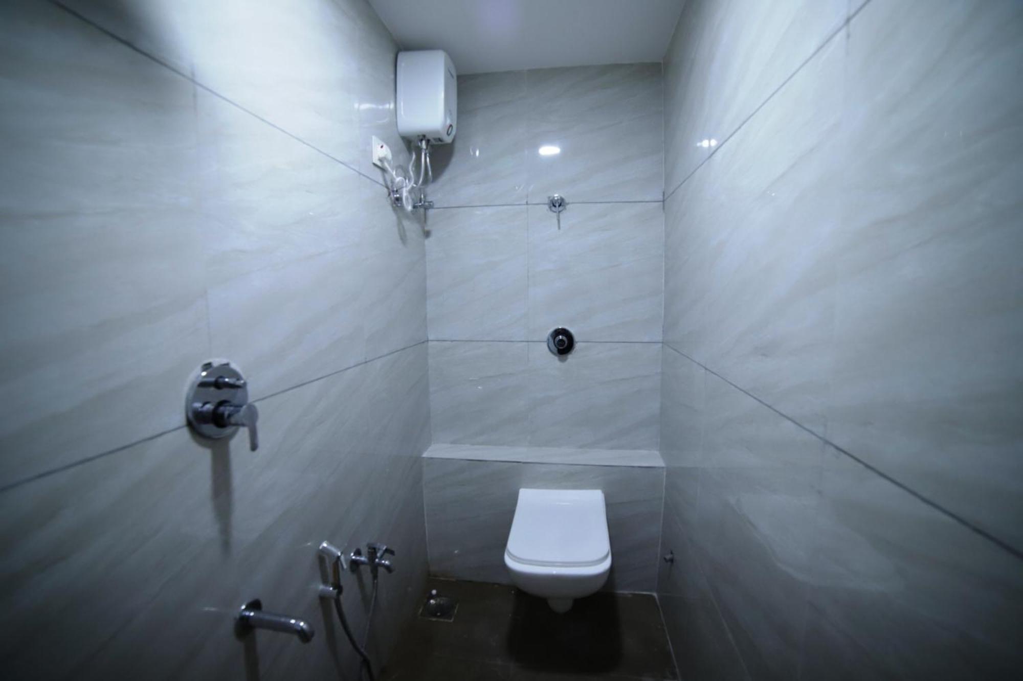 Hotel Surya Villa Ahmedabad Esterno foto