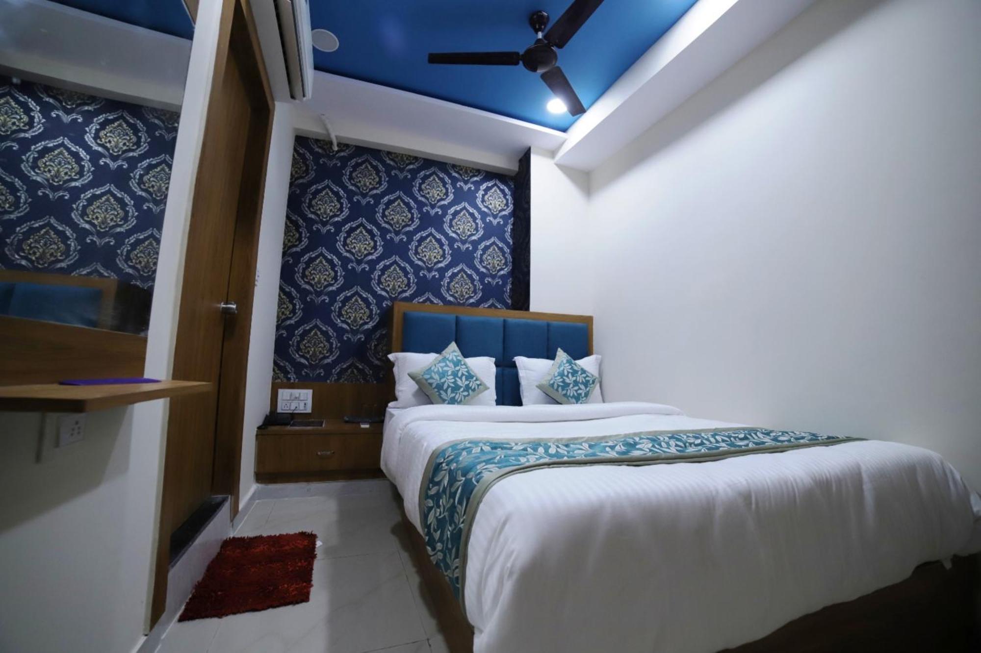 Hotel Surya Villa Ahmedabad Esterno foto