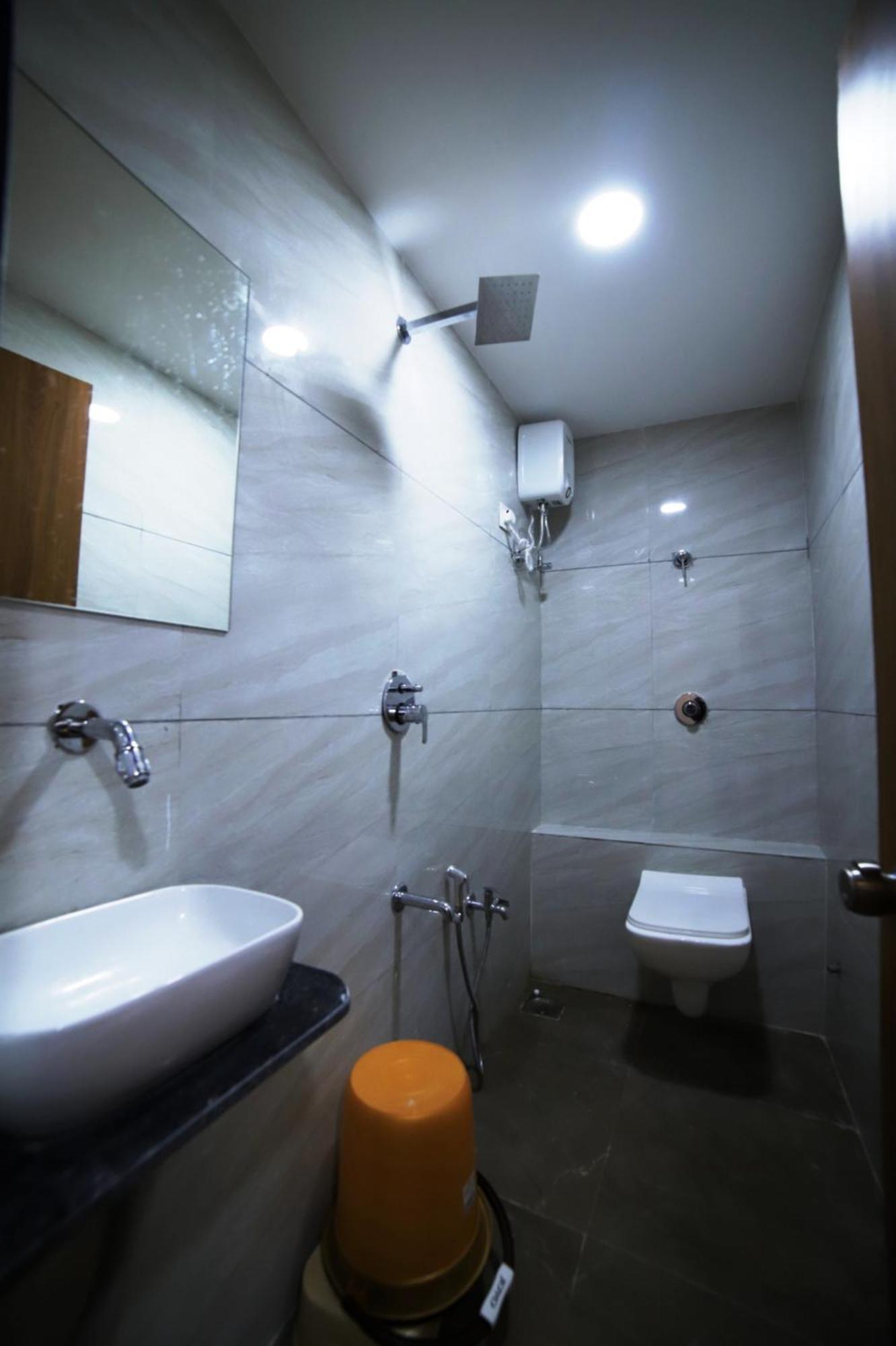 Hotel Surya Villa Ahmedabad Esterno foto